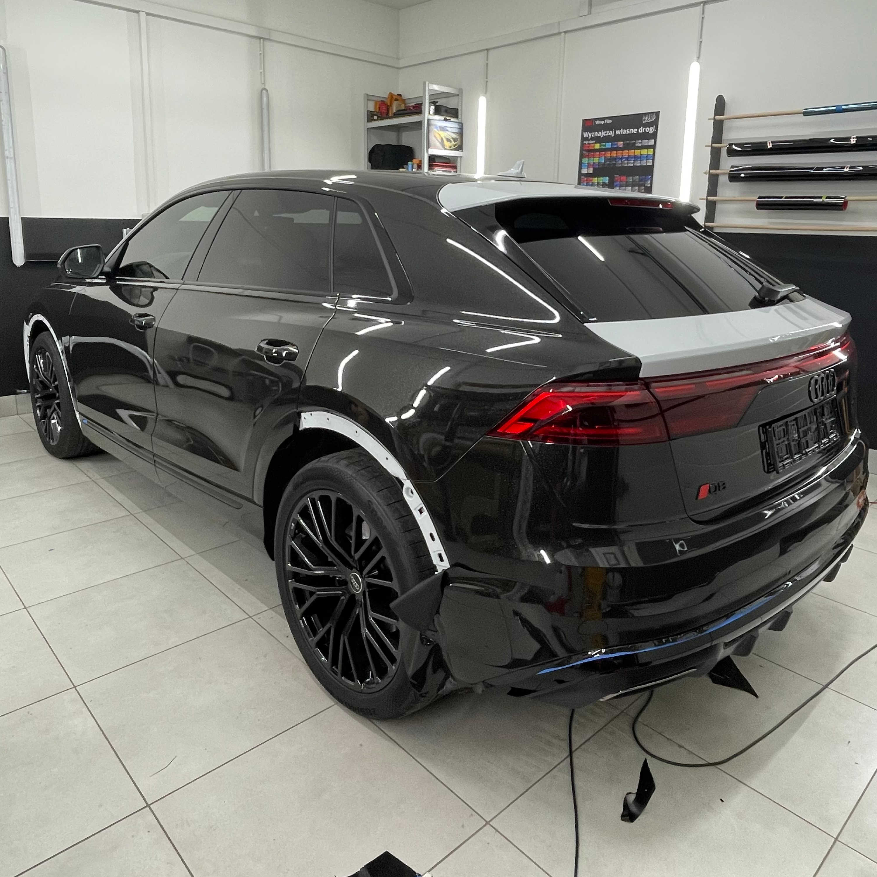 zmiana koloru z koloru białego na czarny w audi q8 w trakcie realizacji. realizacja - kwrap sulechów