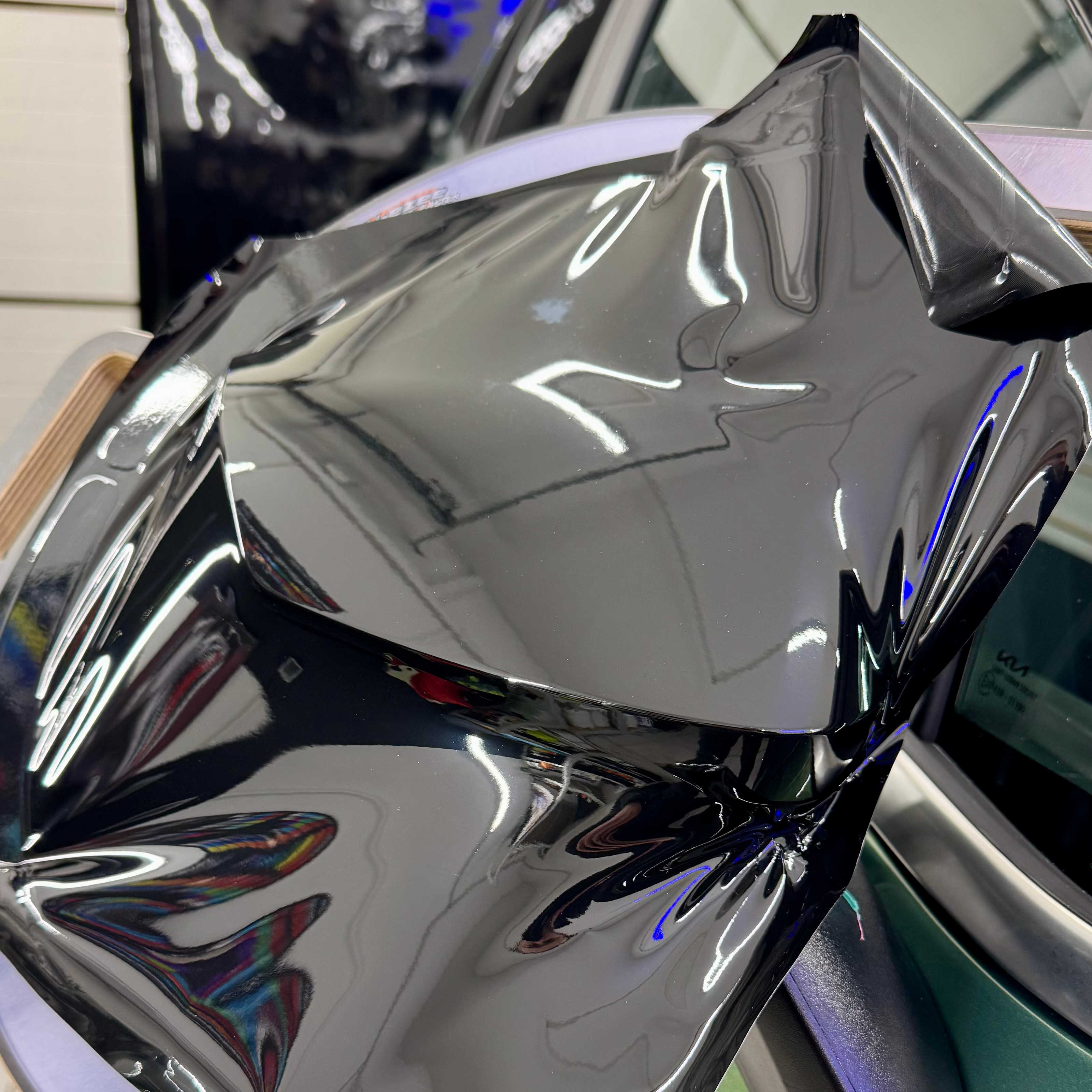 zmiana koloru lusterka na czarny w trakcie realizacji w samochodzie kia sportage. realizacja - kwrap sulechów