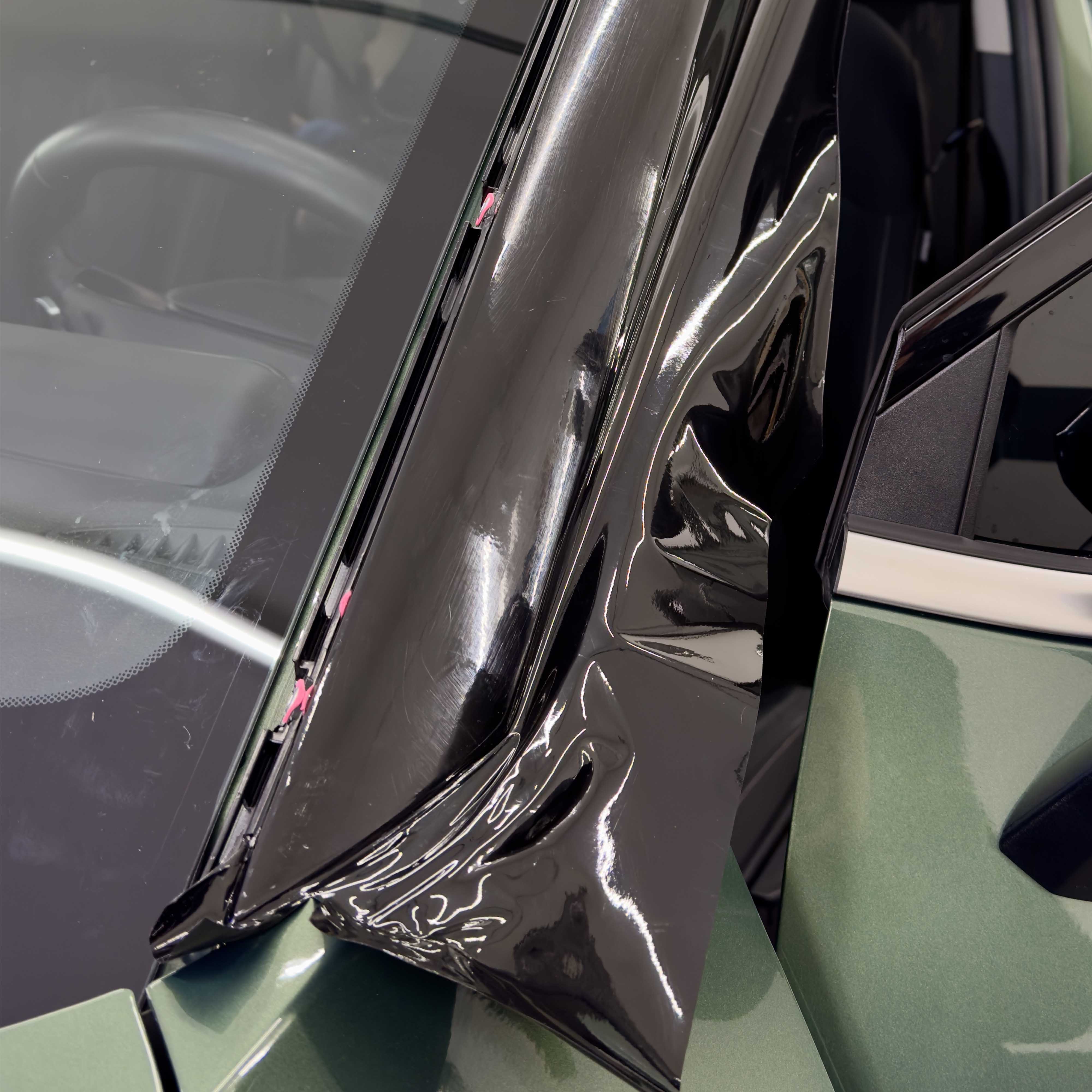 zmiana koloru słupka z przodu na czarny w samochodzie kia sportage. realizacja - kwrap sulechów