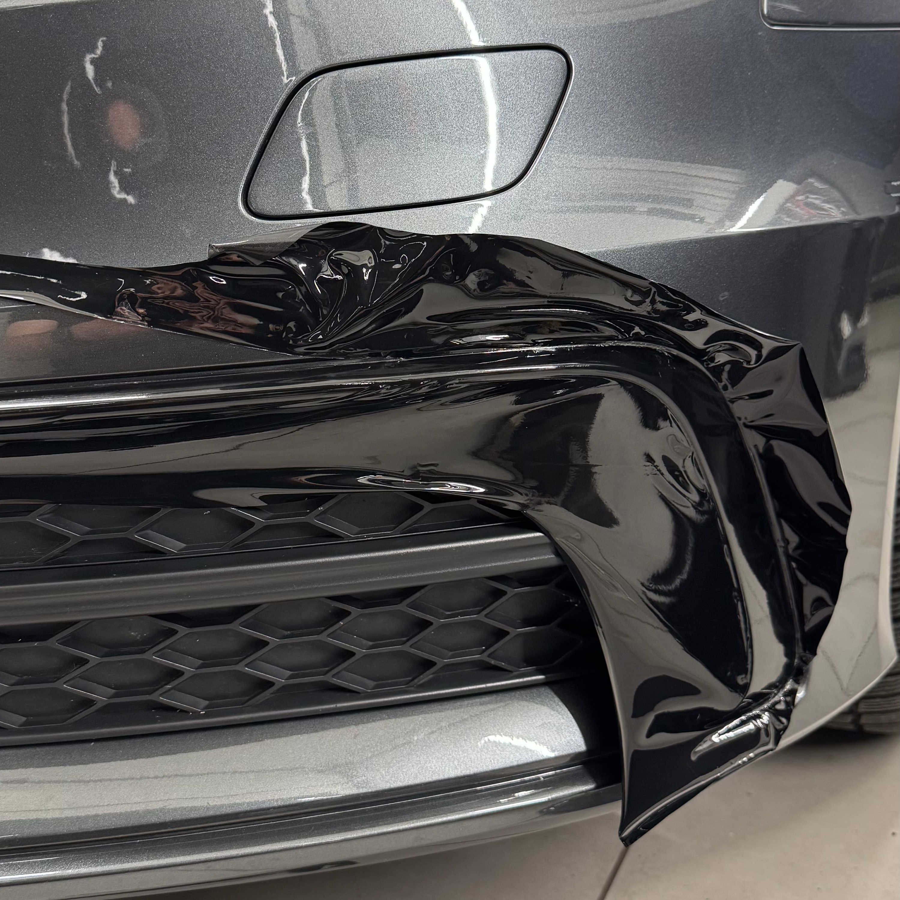 zmiana koloru dodatków w przednim błotniku w mercedesie gle. realizacja - kwrap sulechów 