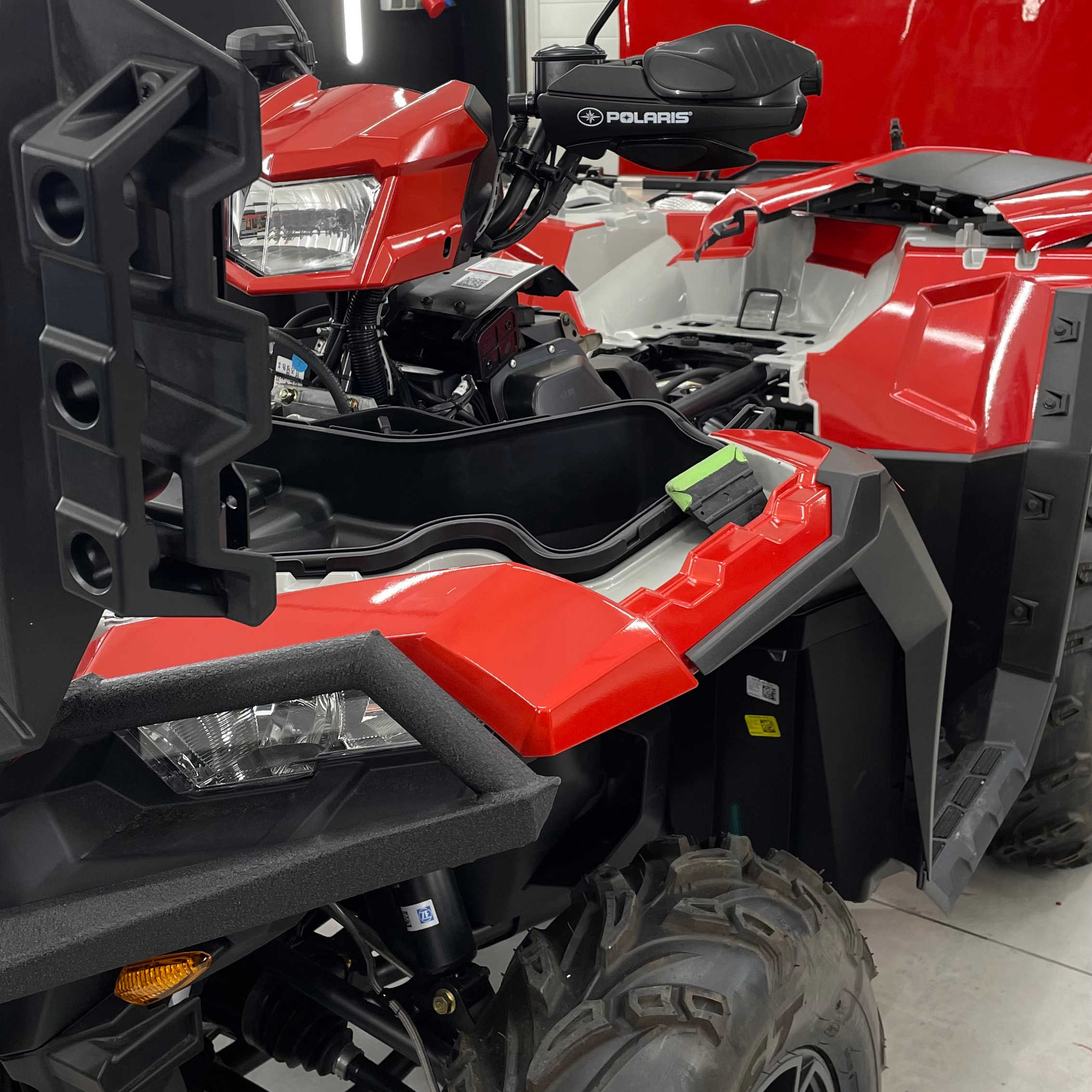 zmieniony kolor quada polaris na kolor czerwony.realizacja - kwrap sulechów