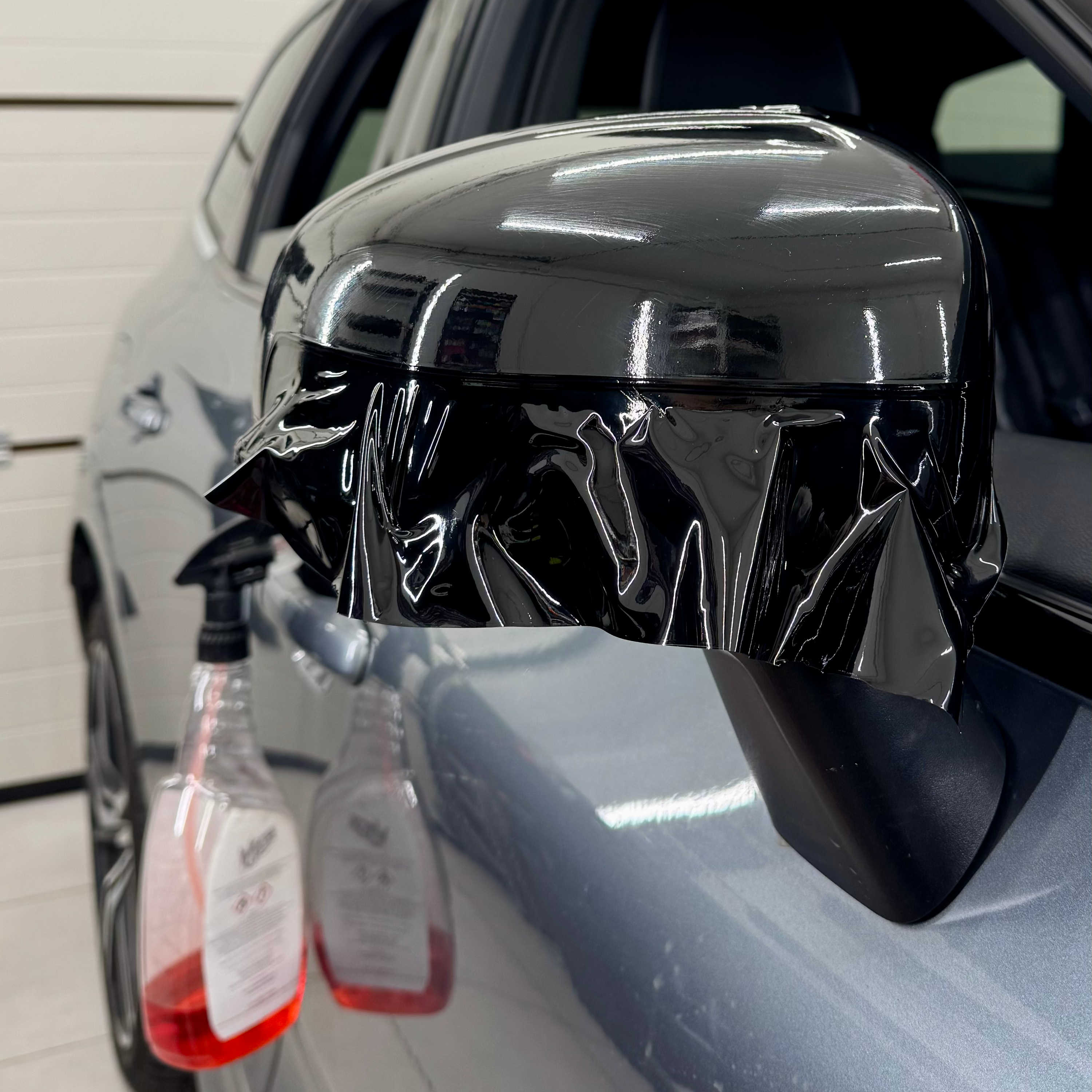 zmiana koloru lusterka na czarny w samochodzie porsche cayenne. realizacja - kwrap sulechów