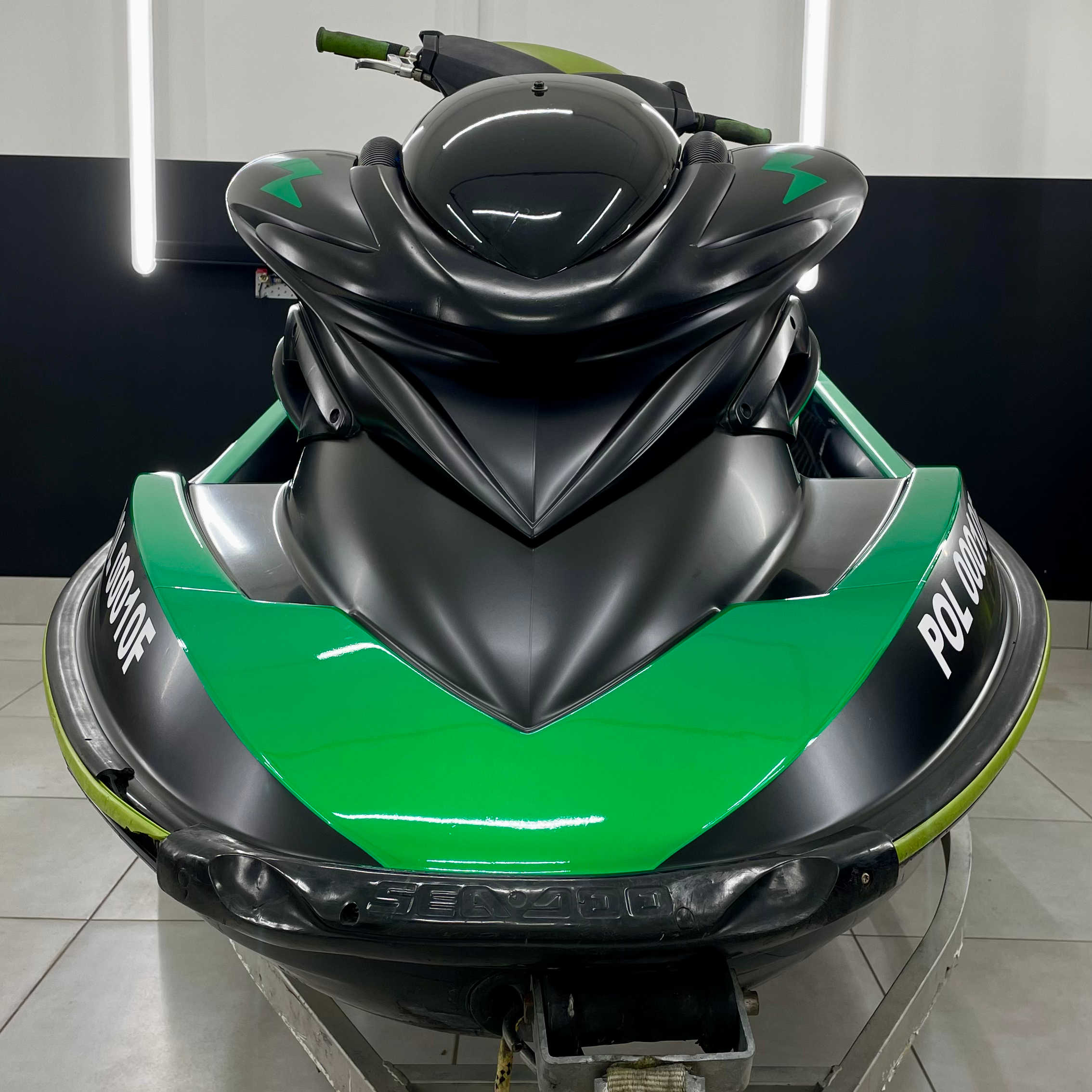 realizacja zmiany koloru skutera wodnego na kolor czarno zielony mat. realizacja - kwrap sulechów