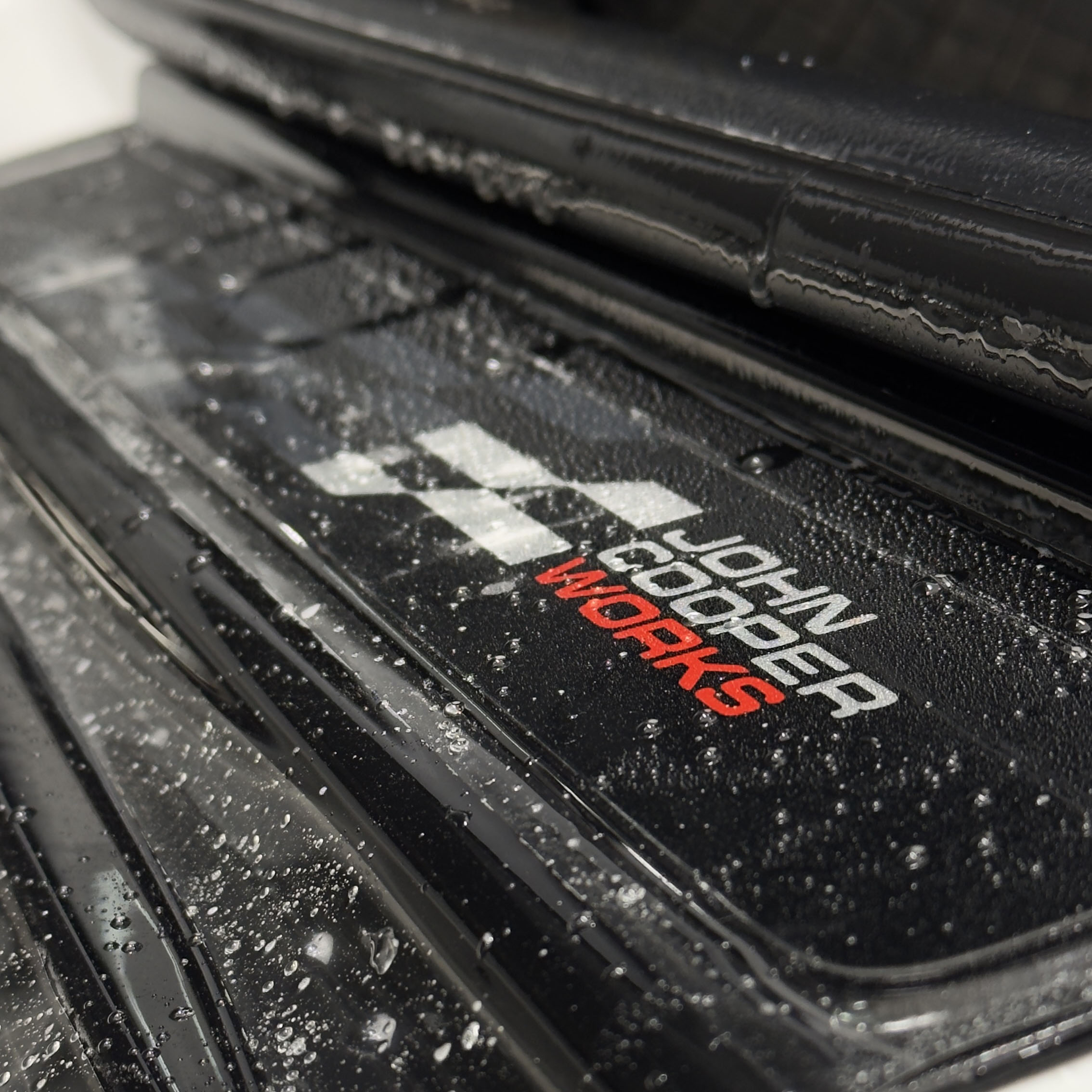 zabezpieczenie ppf emblematu w mini cooper S. realizacja - KWrap Sulechów